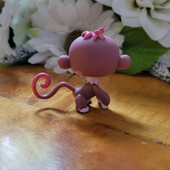 Littlest Pet Shop LPS #2469 Monkey Brown Pink Green Eyes 2007 - Picture 4 of 12
